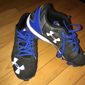 UNDER ARMOUR BASEBALL CLEATS SIZE 5Y